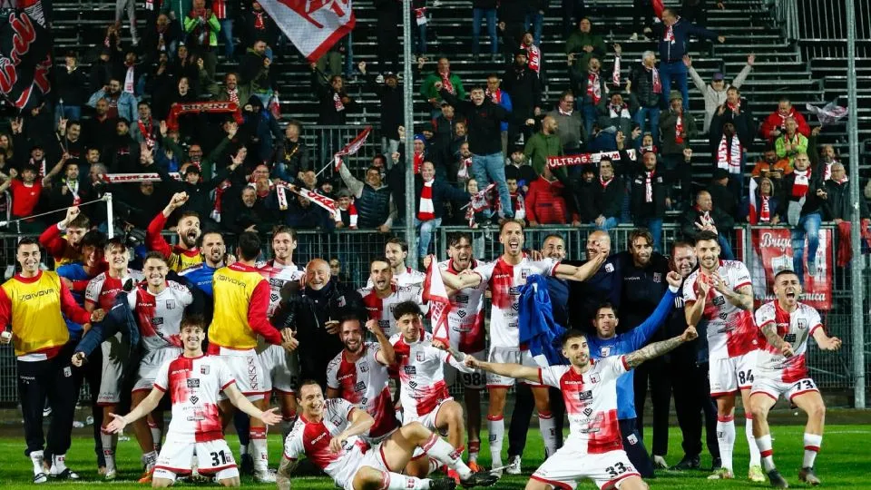 Il Rimini festeggia il passaggio del turno al “Barbetti” di Gubbio (Foto Rimini F.C.)