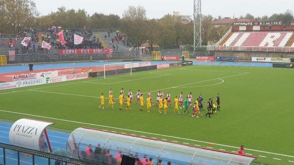 L’ingresso in campo delle due squadre