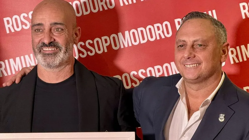 Luca Romano, titolare di Rossopomodoro Rimini (a destra) insieme al vicepresidente del Rimini F.C., Angelo Sanapo