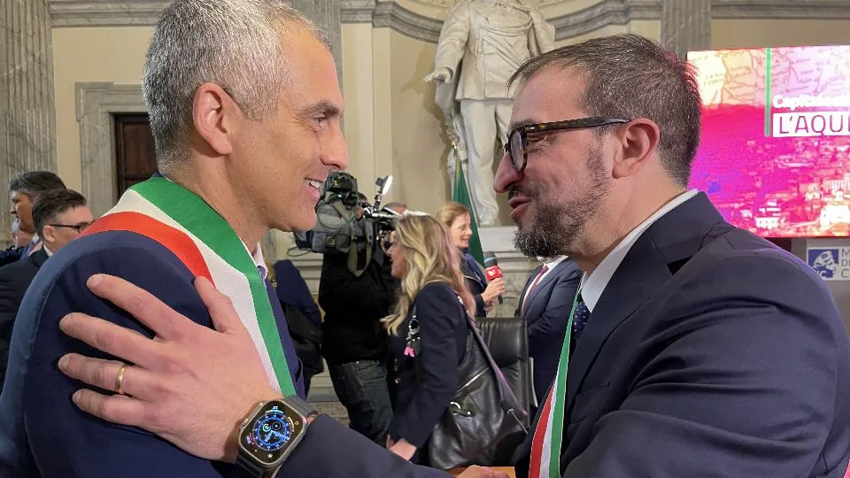 i complimenti a L’Aquila