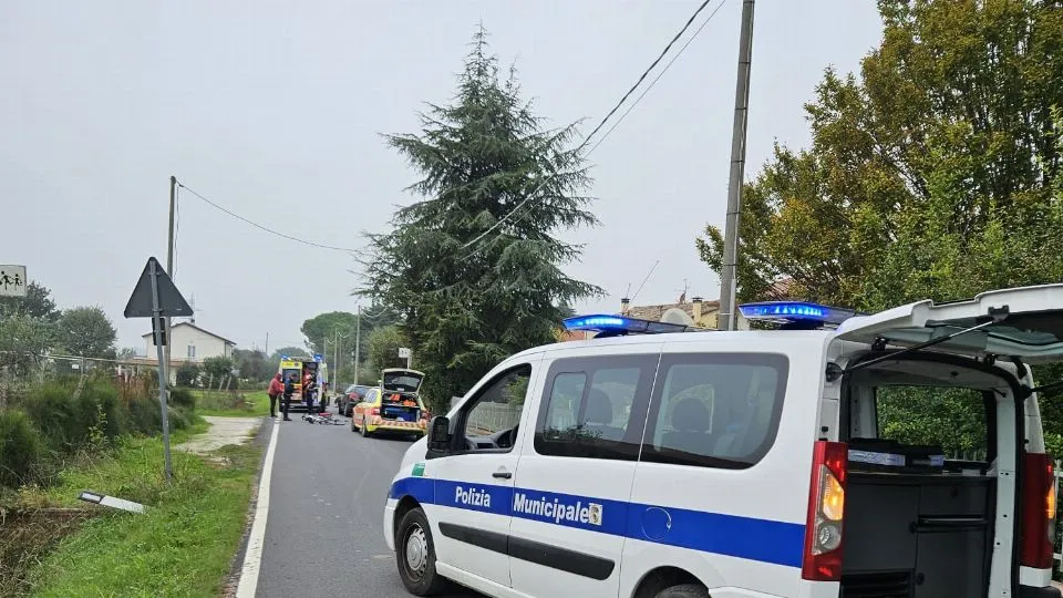 i rilievi della polizia locale in via san Bartolo
