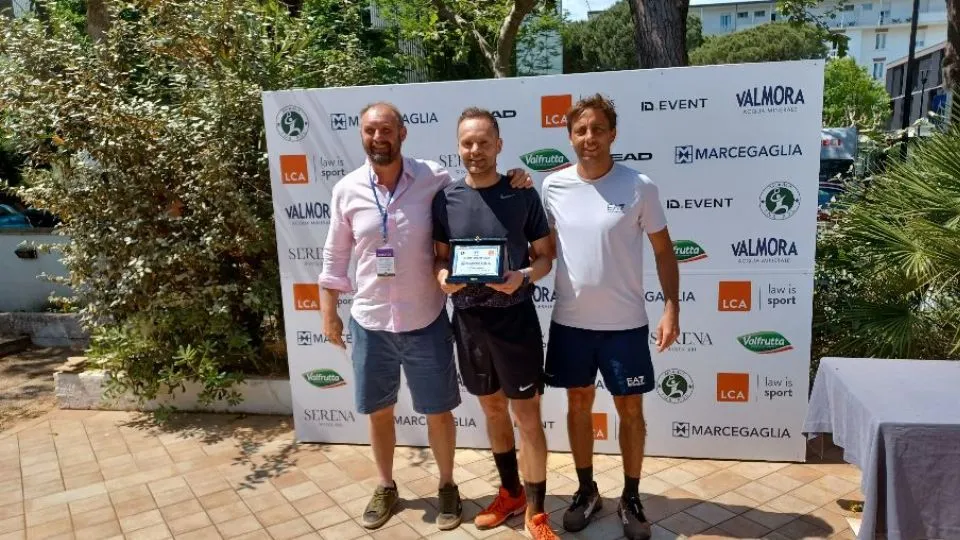 La premiazione del tabellone Over 50, il vincitore Andrea Travaglini