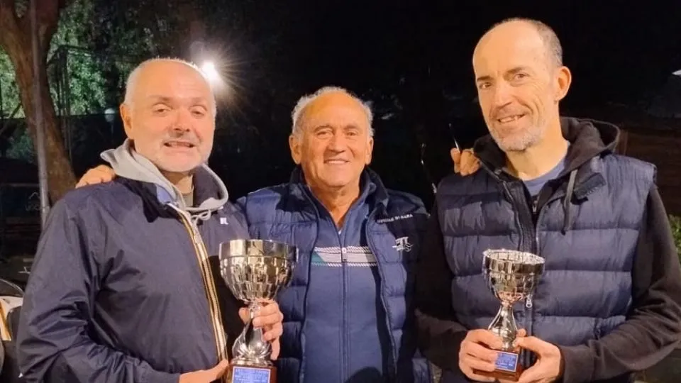 Simone Ricchi e Rossano Paganelli premiati dal giudice arbitro Antonio GIorgetti