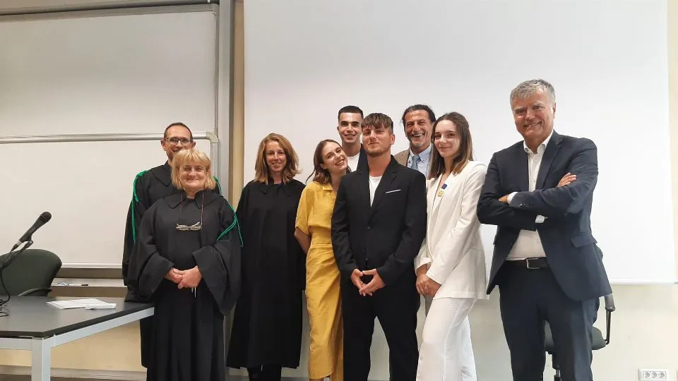 Nella foto: i membri della commissione Elisabetta Venuti, Irene Conti; Giorgio Bencivenni 
il Prof. Loris Giorgini, Direttore del Dipartimento di Chimica Industriale
