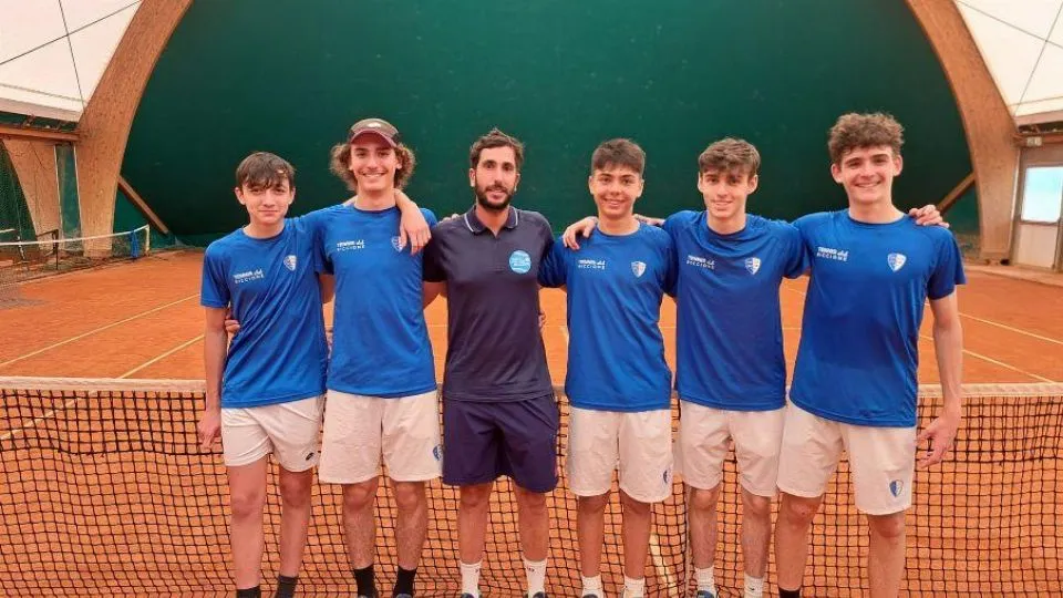 La squadra di D1 del Tc Riccione composta da diversi giocatori in campo nel Super Next Gen