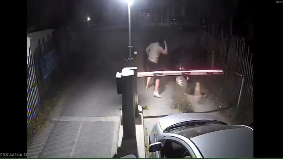 un frame del video dell’aggressione