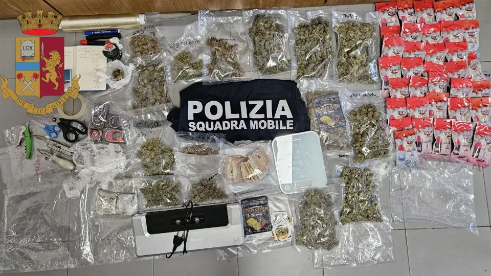 La droga sequestrata dalla Mobile