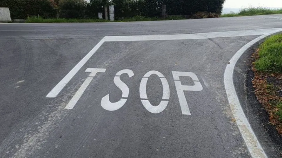lo STOP incriminato dal post del sindaco