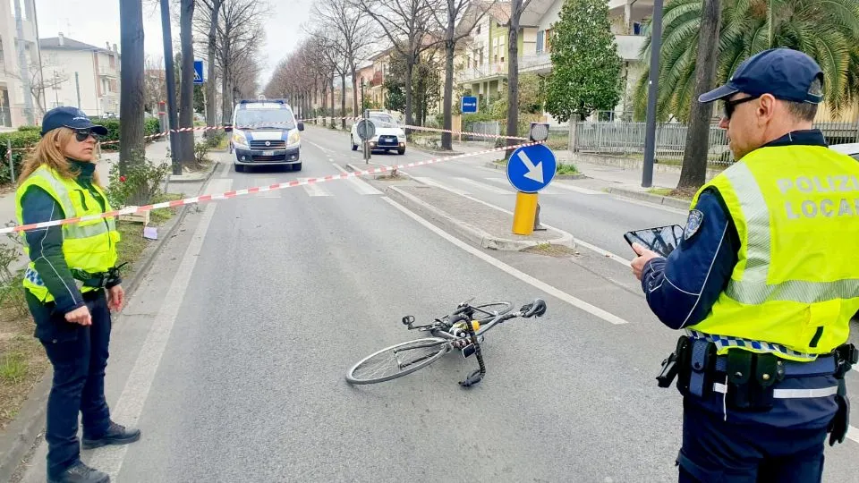 i rilievi della polizia locale nel luogo dell’incidente (Adriapress)
