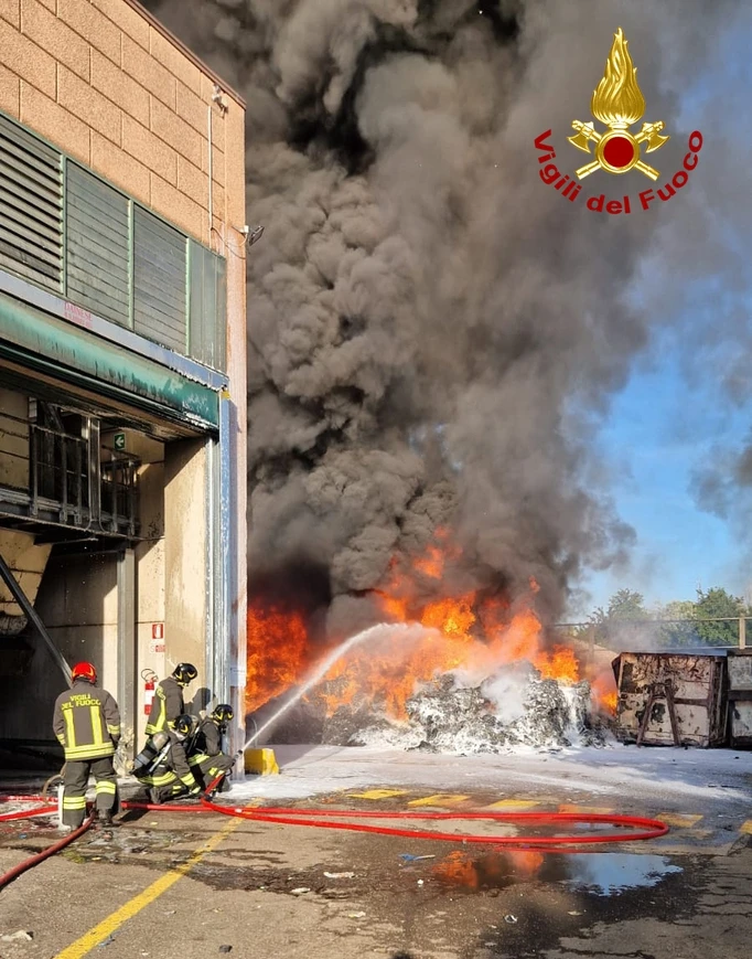 i vigili del fuoco impegnati a Raibano