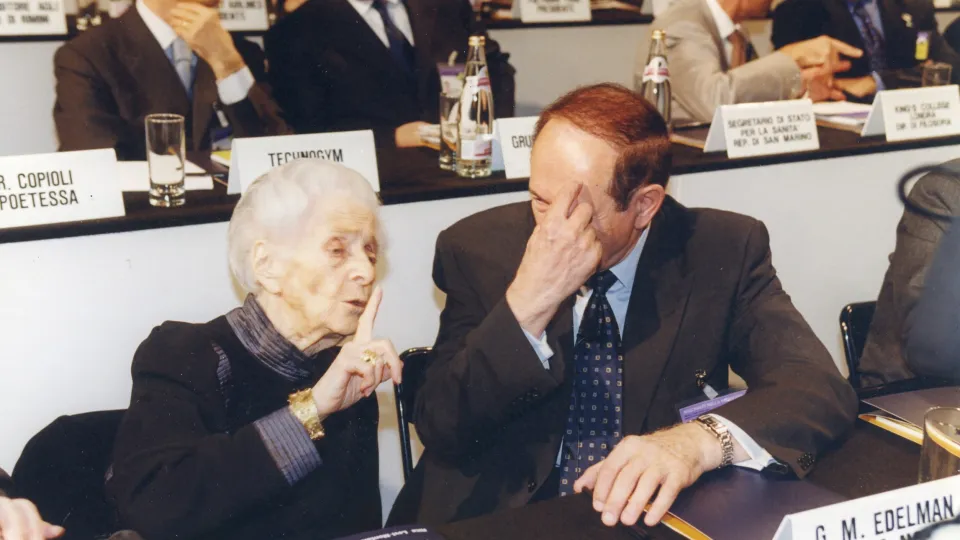 1999, Montalcini alla Giornate del Pio Manzù (foto Bove)