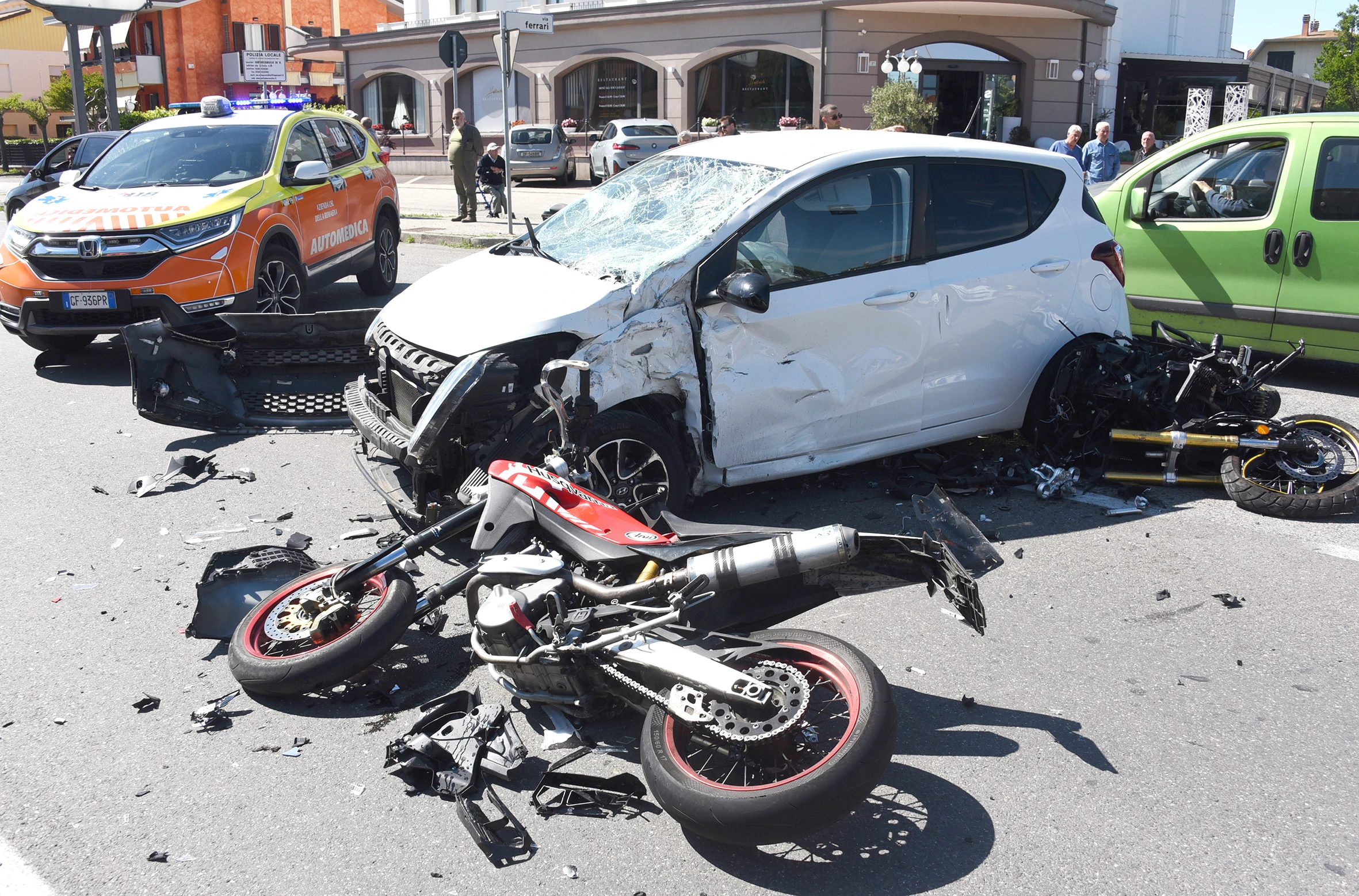 scontro tra auto e due moto a Santa Giustina (Adriapress)