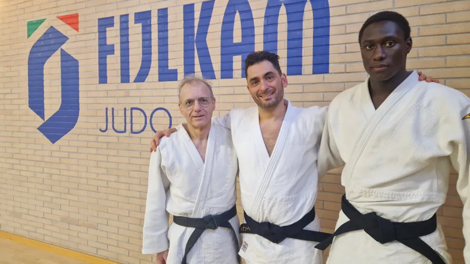 Al centro il M° Giuseppe Longo, con i suoi due uke Fabio Fabbroni e Bruno Badiane