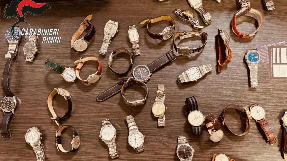 Alcuni degli orologi rubati e sequestrati alla banda
