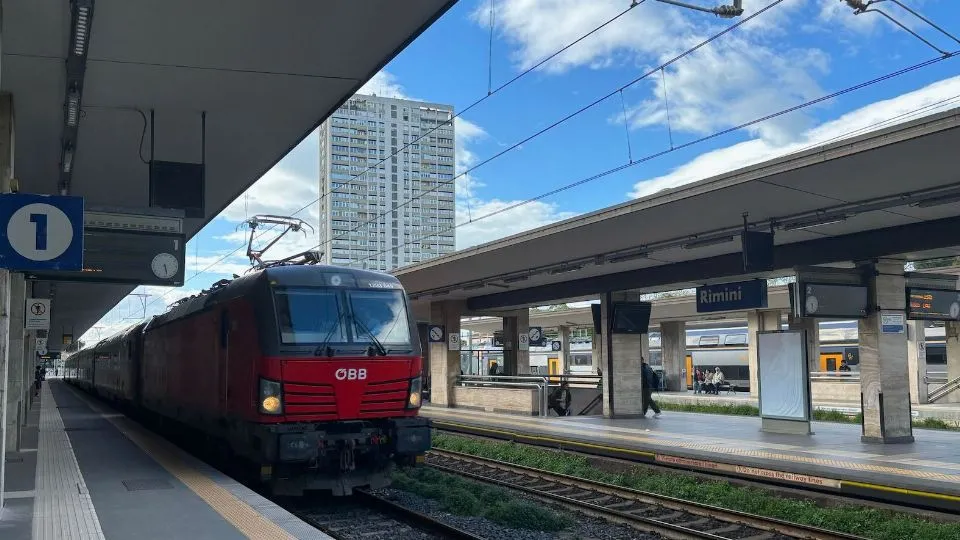 l’arrivo a Rimini del treno da Monaco