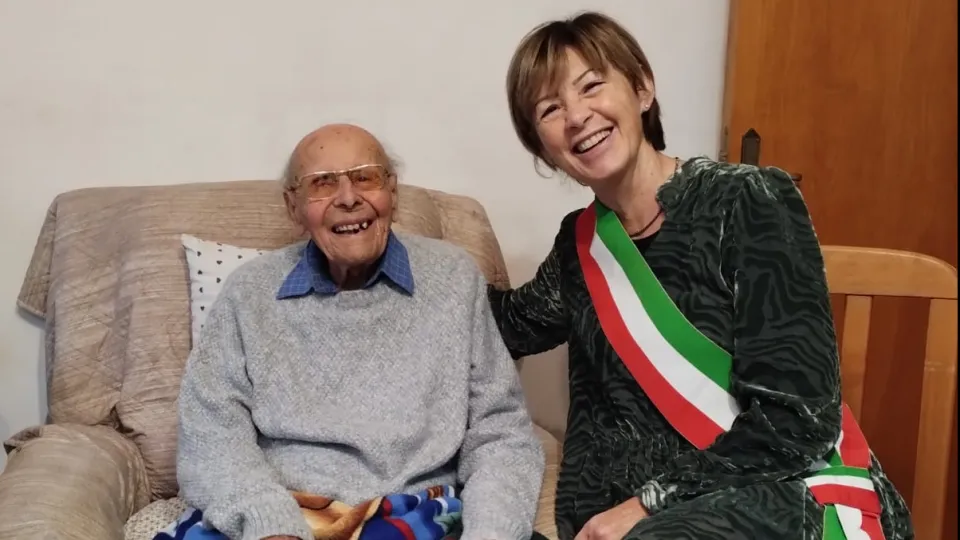 Athos Crudi insieme alla sindaca Daniela Angelini