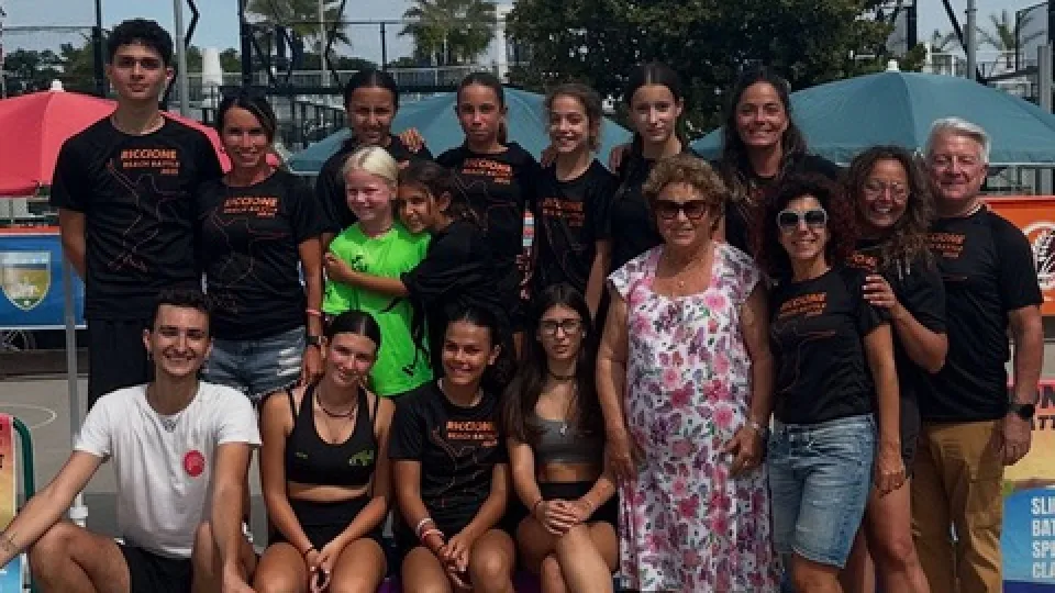 Atleti e dirigenti del Pattinaggio Riccione alla Riccione Beach Battle