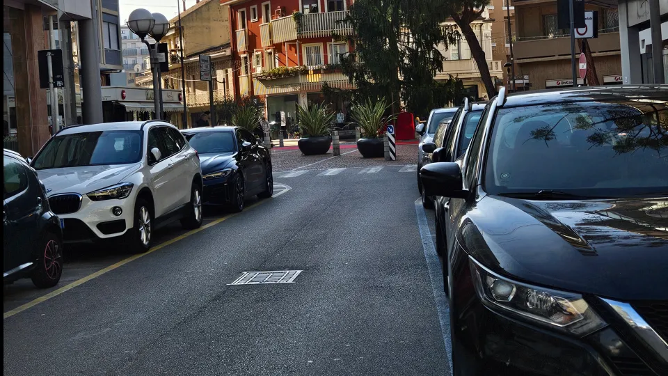 auto parcheggiate a Cattolica