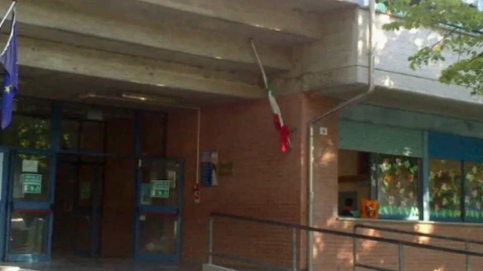 l’ingresso della scuola