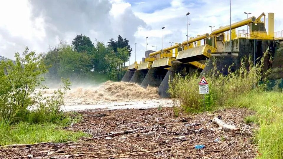 passerella danneggiata dall’alluvione
