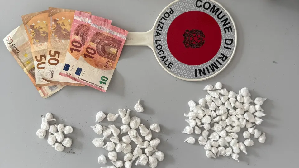 cocaina e denaro posti sotto sequestro