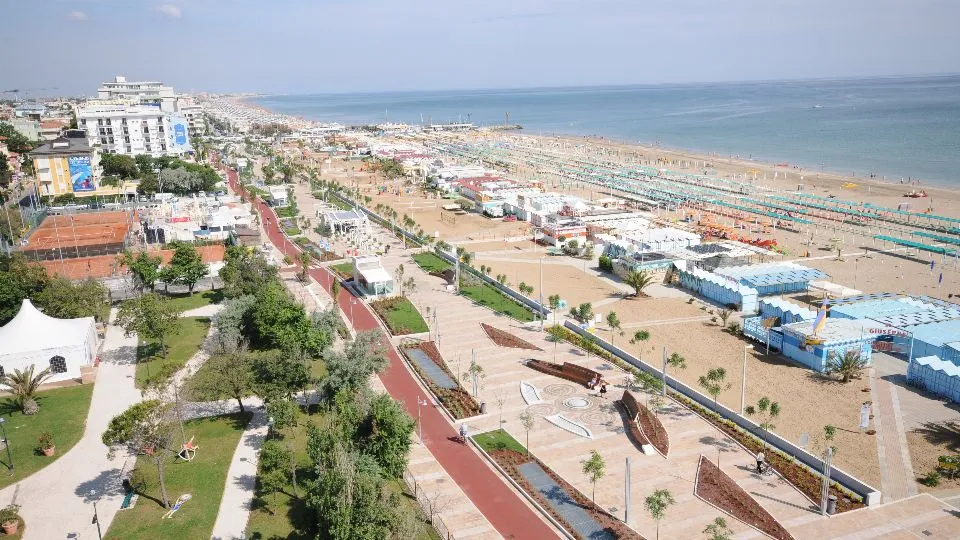 Riccione la spiaggia e il lungomare