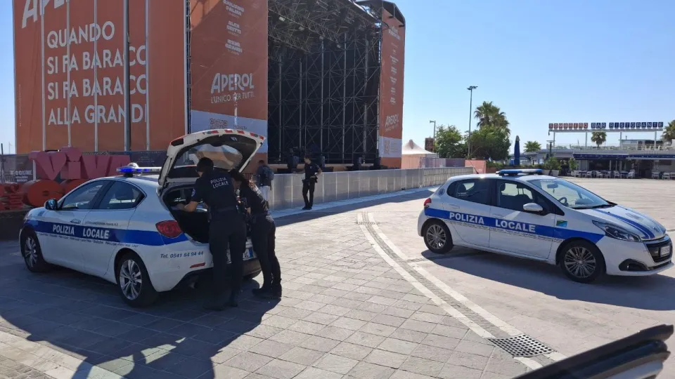 controlli Polizia Locale in piazzale Roma