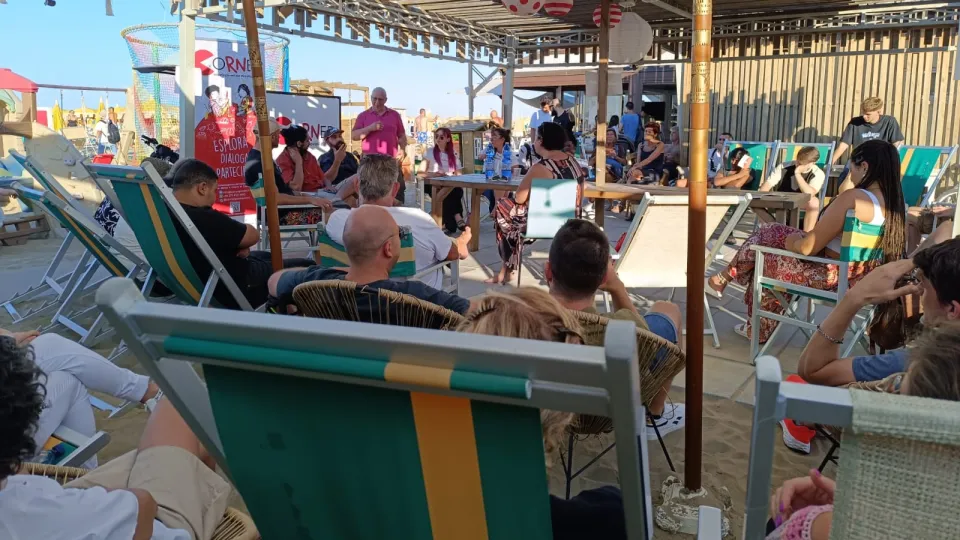 corner on the beach, incontro in spiaggia