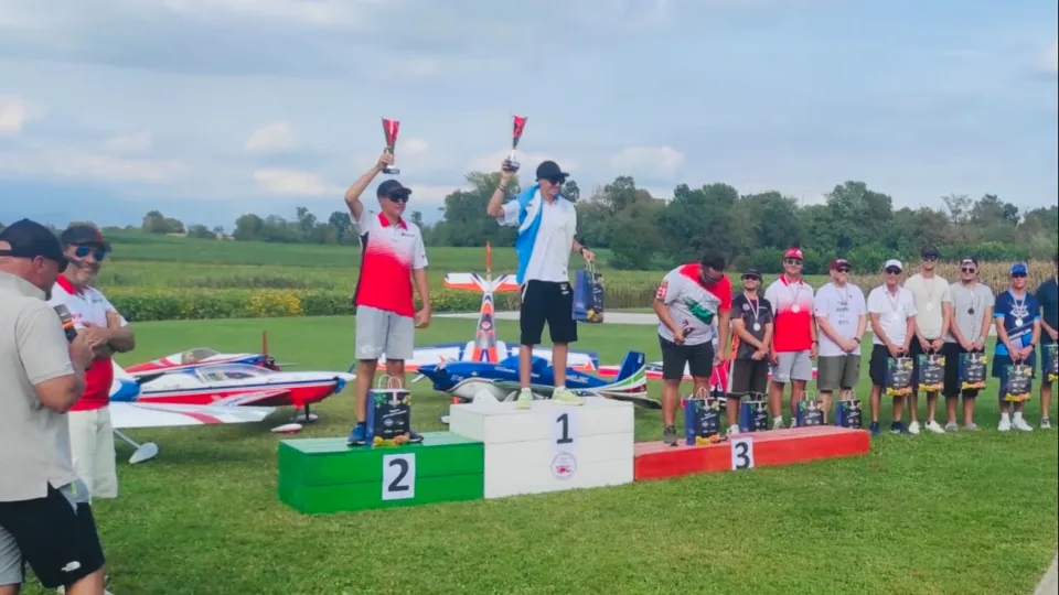 Cristian Selva sul gradino più alto del podio