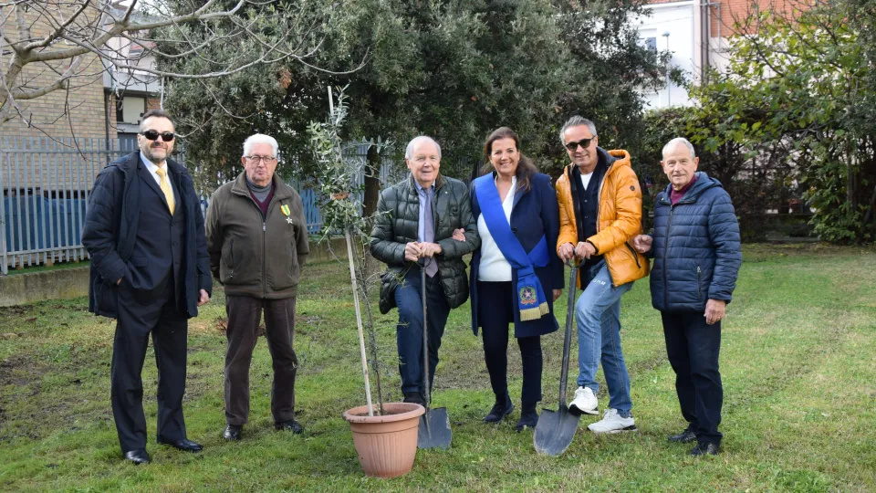 da sx i Maestri del Lavoro Carlo Alberto Pari, Ricardo Renzini, Flavio Paci, Daniela De Leonadis vice Presidente della Provincia, il Capo di Gabinetto Daniele Morelli, il Maestro del Lavoro Mario Cigni. @ Daniele Caldari