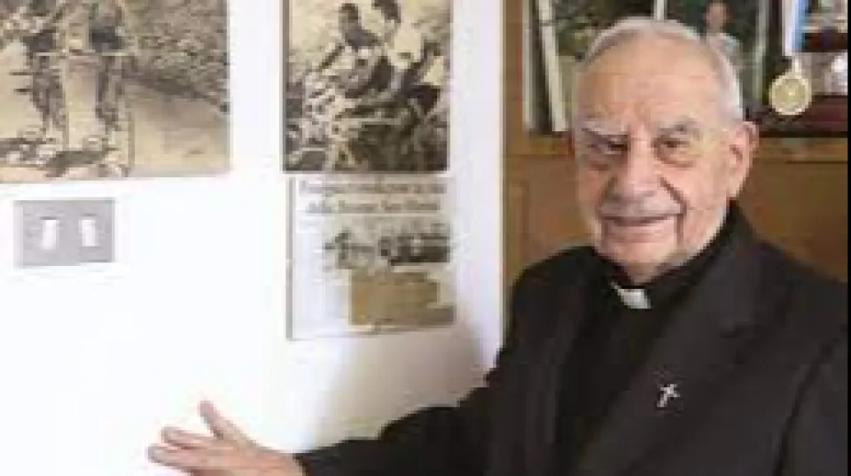Don Peppino, fondatore della SS Juvenes
