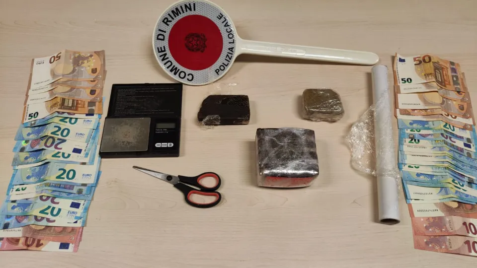 droga e denaro sequestrato al minorenne