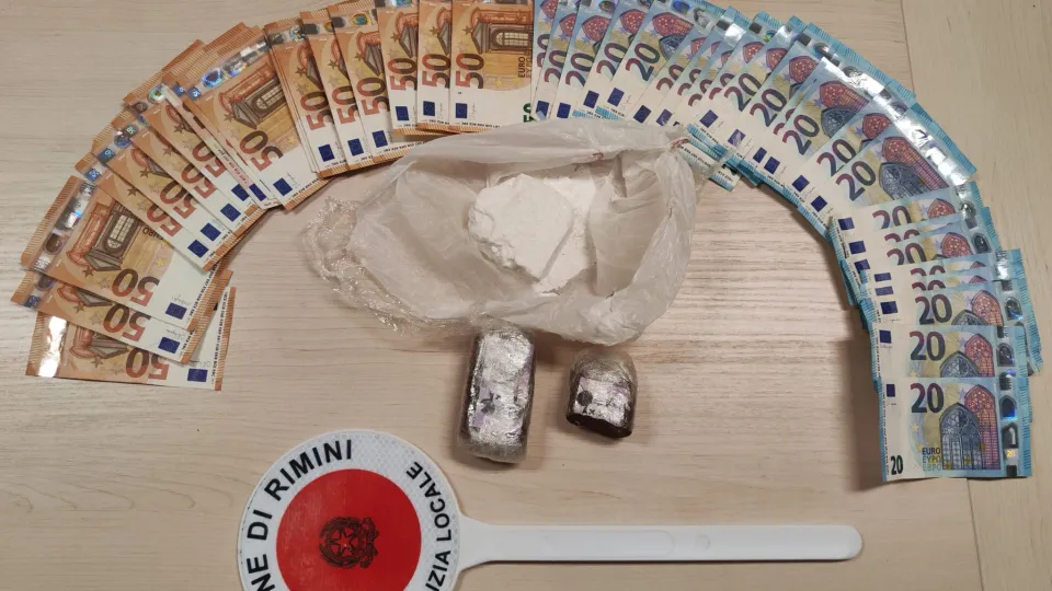 droga e denaro sequestrato