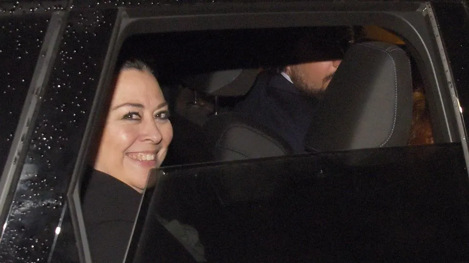 Manuela sorride ai giornalisti all’uscita dal tribunale (foto Migliorini)