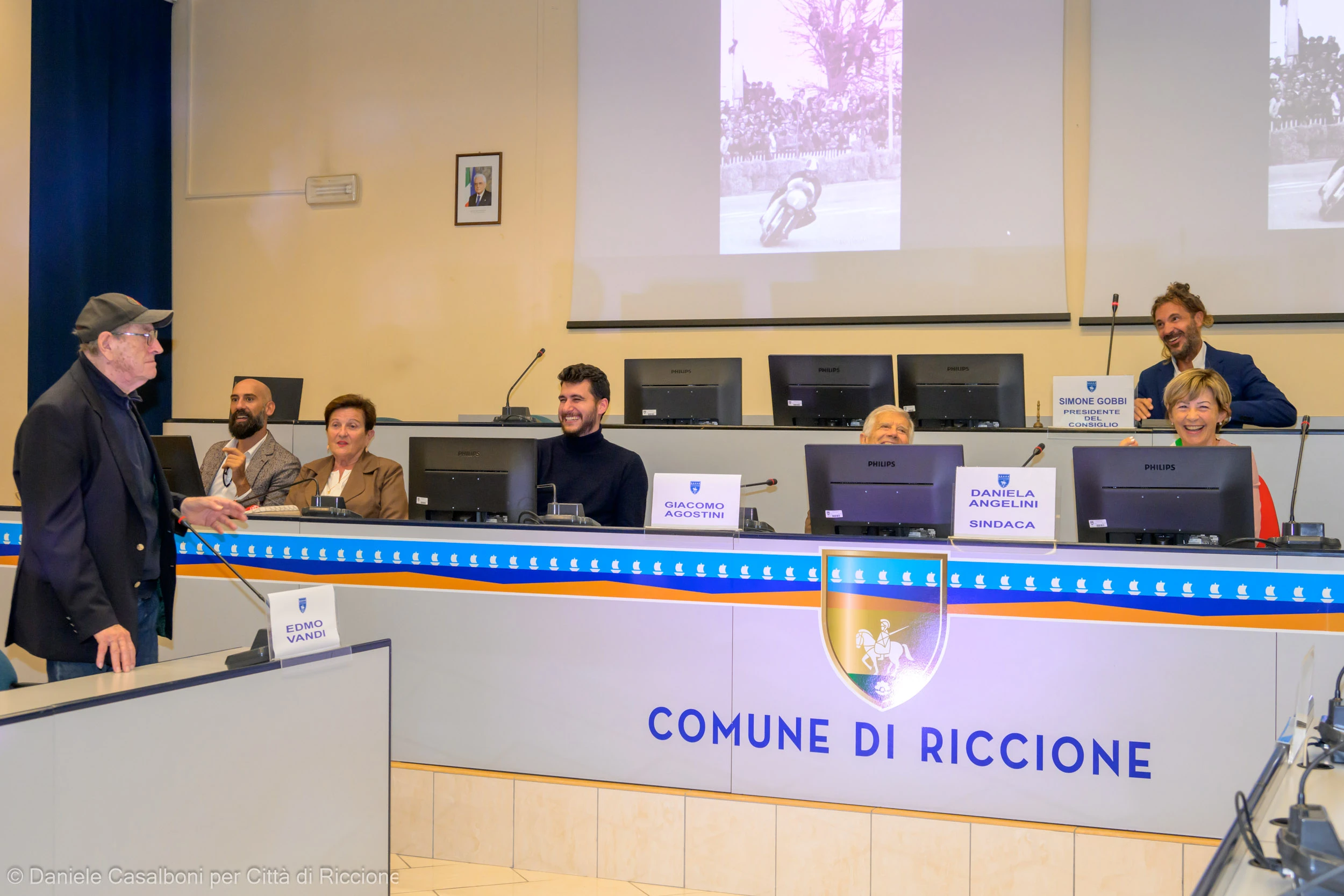Edmo Vandi durante la cerimonia per la cittadinanza onoraria a Giacomo Agostini
