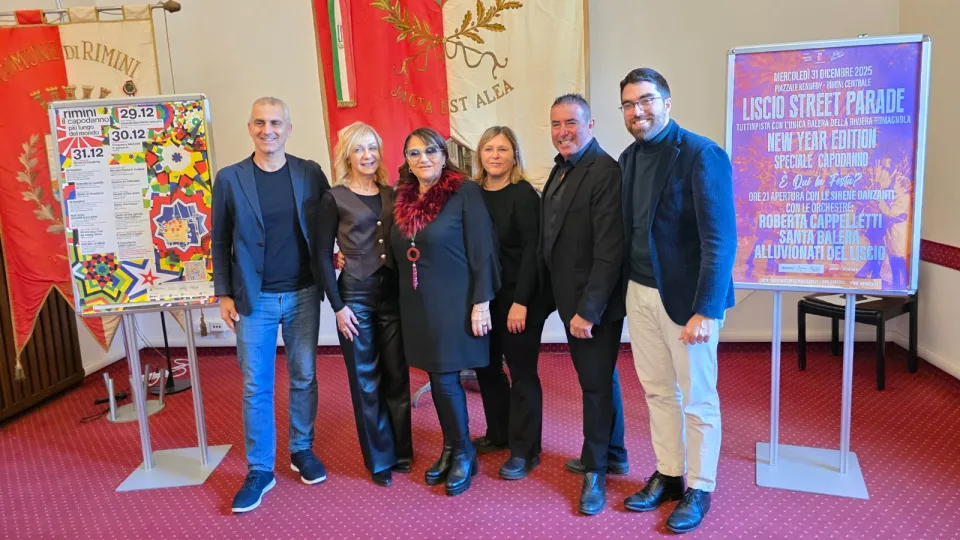 Foto al termine della conferenza stampa