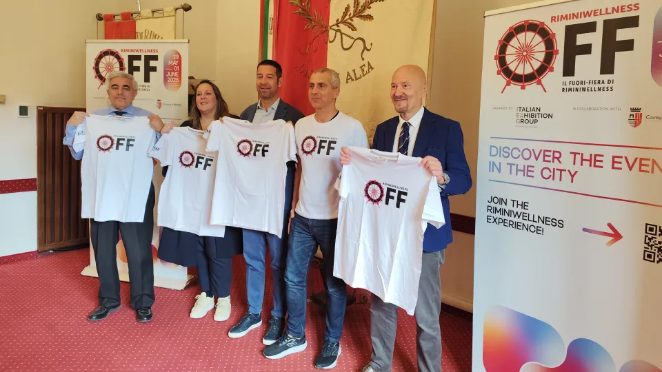 foto di gruppo al termine della conferenza stampa