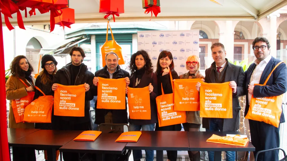 foto di gruppo al termine della presentazione