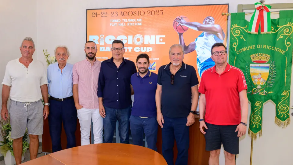 Foto di gruppo al termine della presentazione