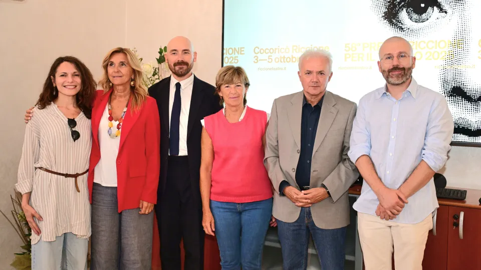 foto di gruppo alla presentazione del 58esimo Premio Riccione Teatro