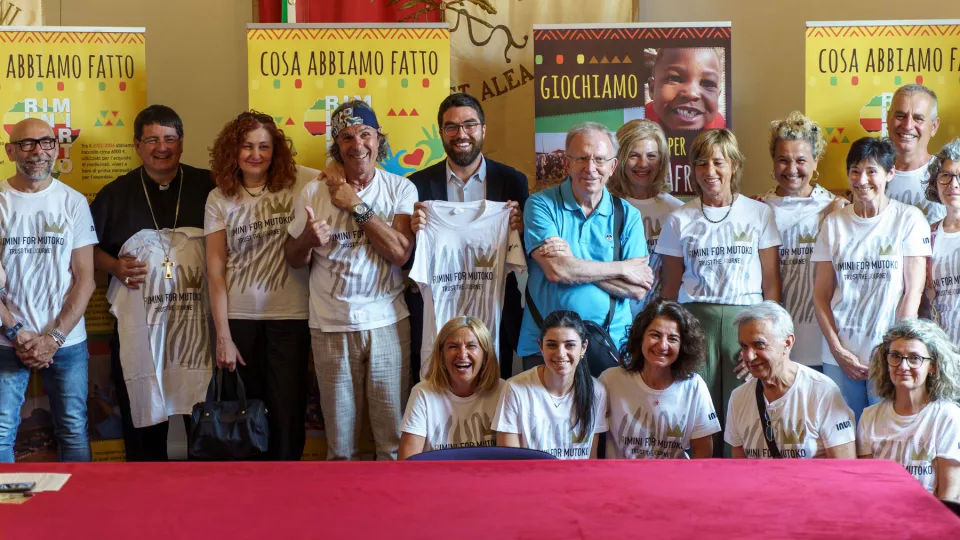 foto di gruppo alla presentazione di Rimini for Mutoko 2025