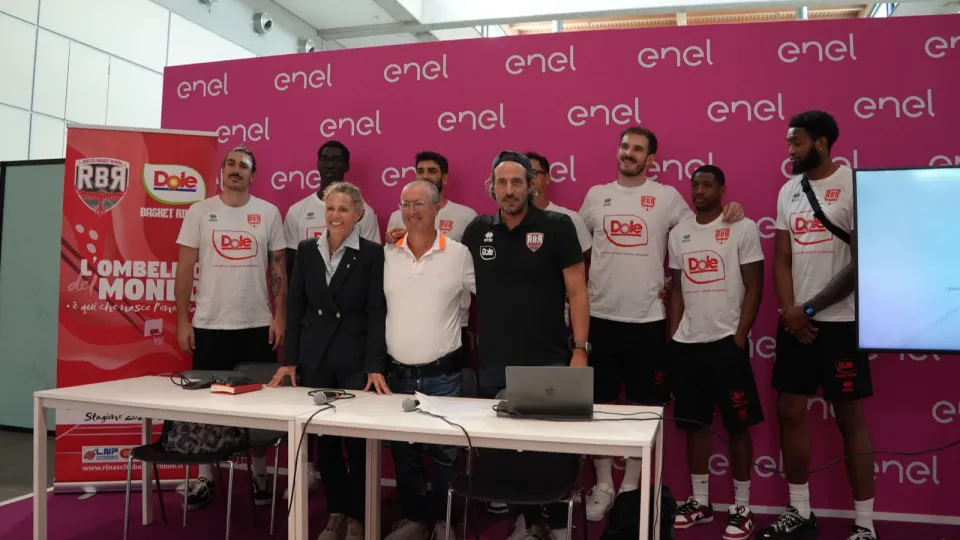 (Foto di gruppo all'Arena Sport)