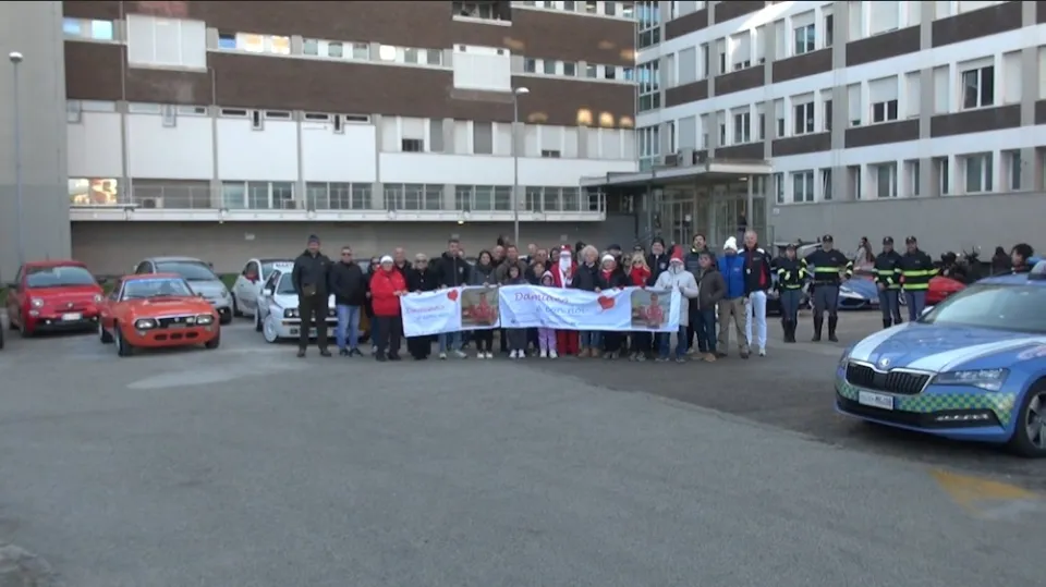 Foto di gruppo all'arrivo all'Infermi