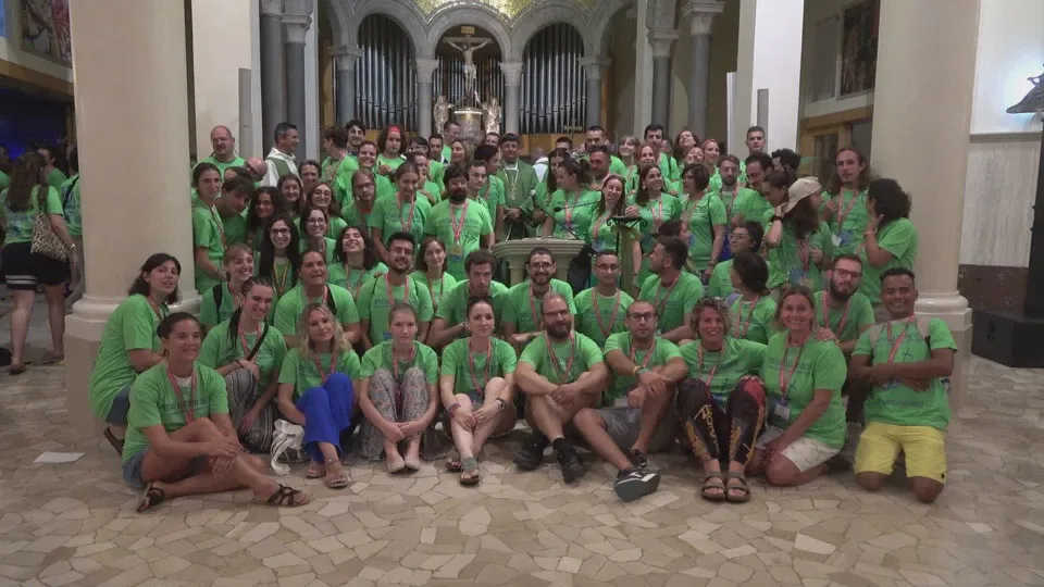 foto di gruppo per i ragazzi dell'evangelizzazione di strada