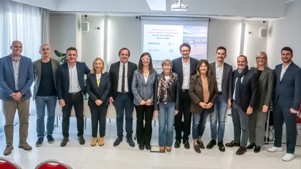 foto di gruppo per i sindaci e l'assessora Frisoni