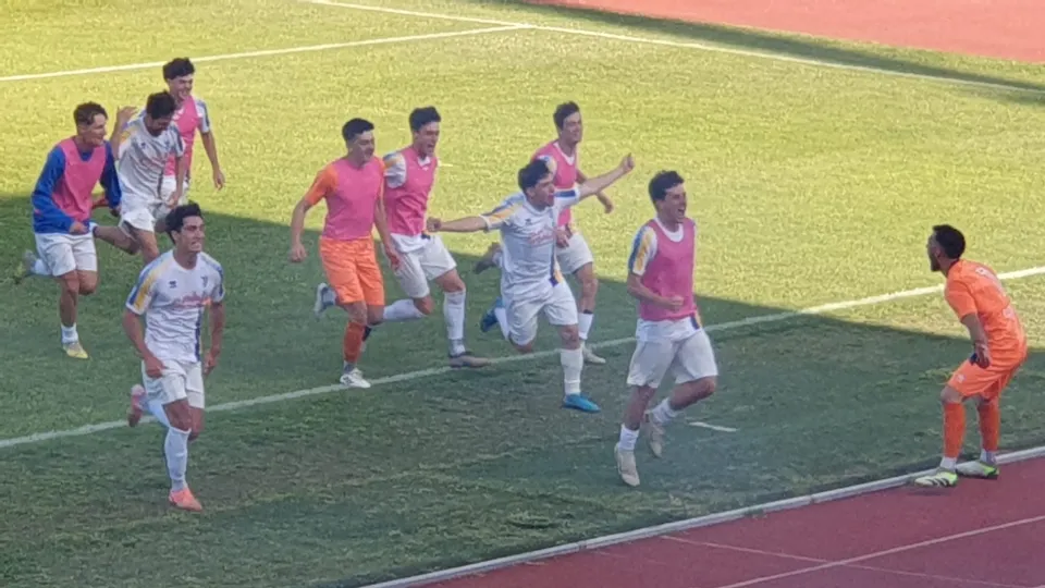 Francesco Drudi festeggia il gol dell'1-1 all'88'