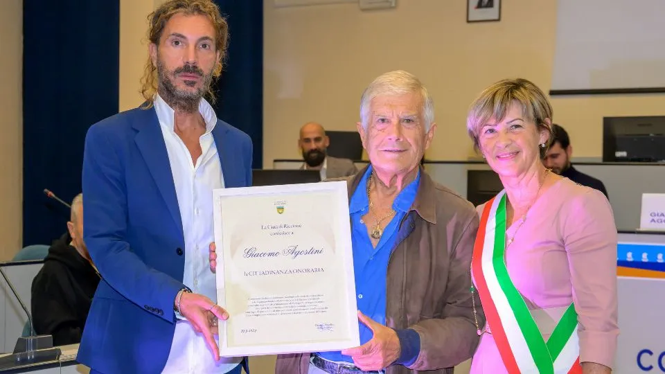 Giacomo Agostini riceve la cittadinanza onoraria di Riccione