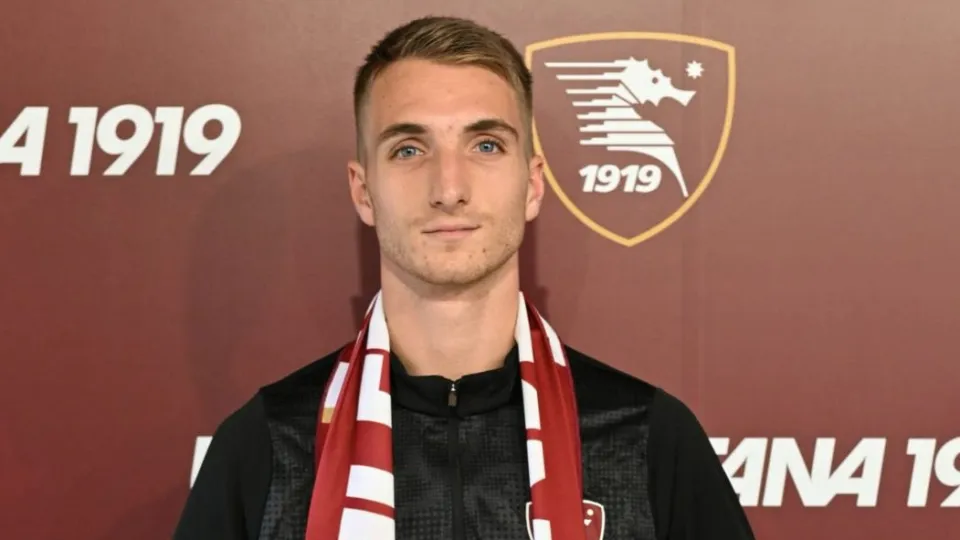 Gianluca Longobardi presentato dalla Salernitana (Foto @U.S. Salernitana 1919)