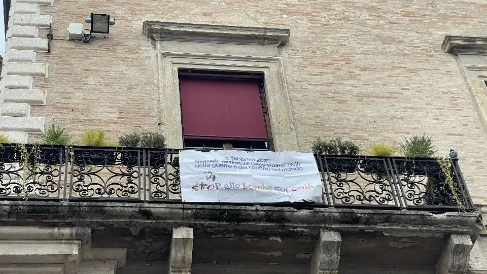 la bandiera a Palazzo Garampi