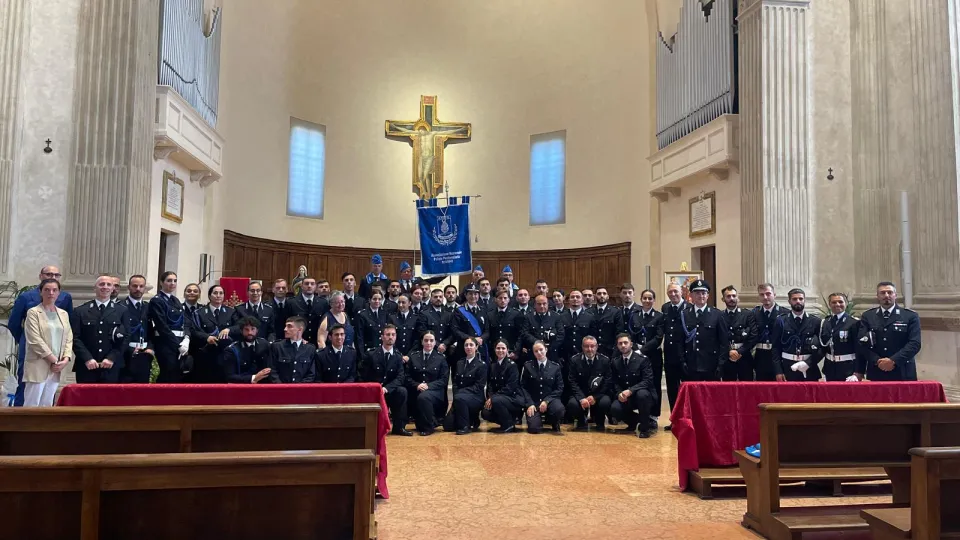 gli agenti della Penitenziaria di Rimini in Duomo